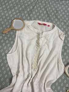 Elegant White Sleeveless Kurta