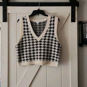 Houndstooth Knit Sweater Vest