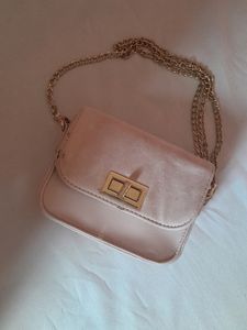 Pretty Sling Bag
