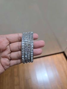 Set of 4 Sparkling Bangles