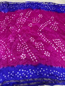 Elegant Double-Shade Bandhani Saree with Silver Za