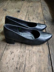 Woods Pumps With 2 Inches Heels