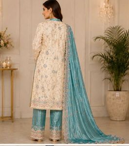 (M-L size)Elegant Embroidered Kurta Set