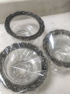 SET OF FOUR ICE CREAM BOWLS