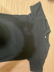 Uniqlo Plain Black T-shirt