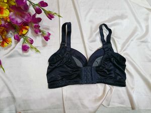 🇳🇿💫🎀Elegant Black Bra with Gold Embroidery