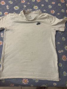 Authentic Nike Sportswear Essential Tee - White -