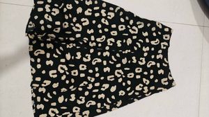 Chic Leopard Print Midi skirt🖤