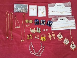 Assorted Women's Jewelry Set