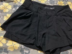 Stylish Black Pleated Shorts