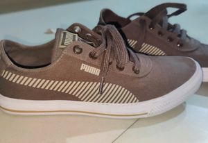 PUMA Men's Casual Shoes.  Like New . No Coins.