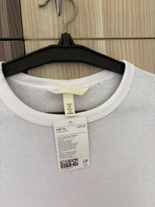 1. H&amp;M Cotton Fitted tshirt