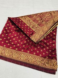 Elegant Paisley Saree
