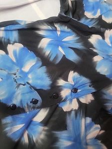 Blue floral print top
