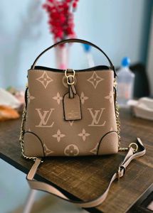 Stylish Bucket Bag with Chain Strap