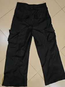 Black Cargo Pants - Y2K Style