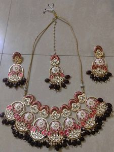 Exquisite Kundan Necklace Set with Maang Tikka