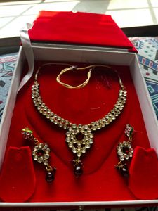 Stunning Kundan Necklace and Earrings Set