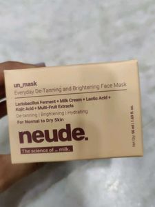 Neude De-Tanning and Brightening Face Mask