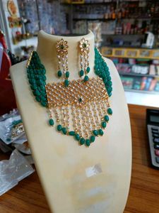 Emerald Green Kundan Jewelry Set