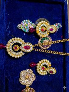 Exquisite Pearl &amp; Blue Stone Jewellery Set