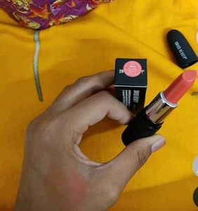Buy 2 lipsticks Get two lipstick free