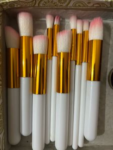 Set of 10 aesthetic makeup brushes