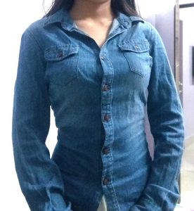 blue classy shirt with 2 small petite pockets🫶🏻
