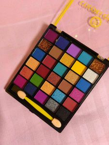 Colors Queen Eyeshadow Palette