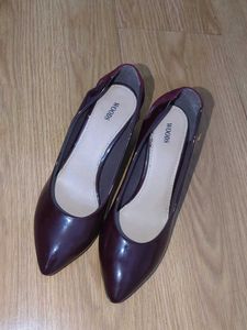 Chic Burgundy Patent Pointed Heels