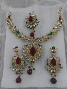 Stunning Red Kundan Jewellery Set with Maang Tikka