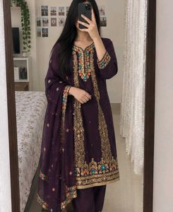 Elegant Embroidered Kurta with astar ✨💜