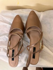 ✨ Pretty heels looking for a new home ✨