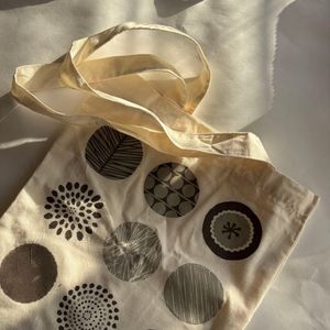 Tote Bag with Circular Pattern
