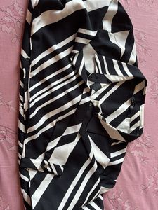Chic Black &amp; White Striped Button-Up Shirt