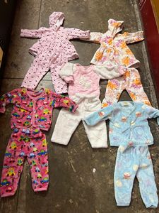 Winter Sale🎉🎉🎉🎉 For 6 to 12 month babies ( BUY ANY SET IS JUST RS 100)