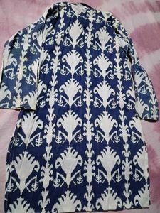 Blue &amp; White Ikat Print short Kurta