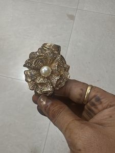 Exquisite Floral Pearl Bangle Bracelet