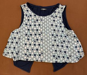 Star Print Sleeveless Cropped Top
