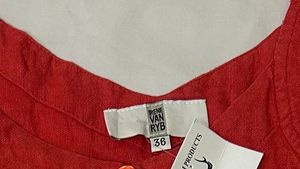 IMPORTED Button-Up Linen Sleeveless TOP