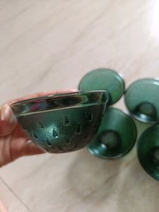 Small Glass Serving Bowls. (set of 6)