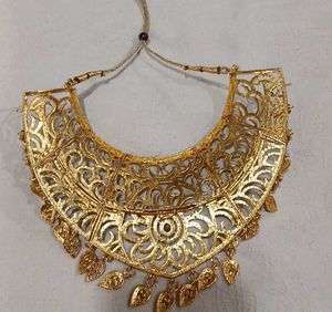 Elegant Gold Necklace Set