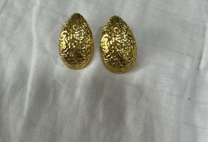 Vintage Gold Tone Oval Earrings
