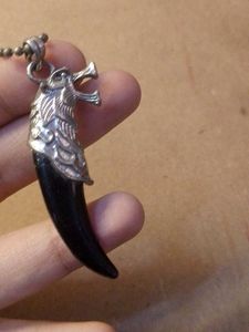 grungy wolf tooth Pendant necklace y2k