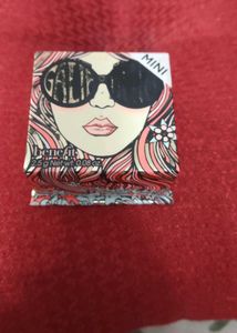 Benefit Cosmetics gallernia golden pink blush