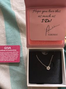 Elegant Flower Pendant Necklace