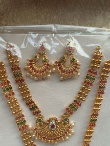 Gold Tone Kundan Necklace Set