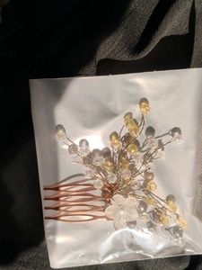 Elegant Floral Hair Comb with Crystals