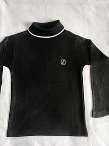 Cute Black Turtle neck Top 👍