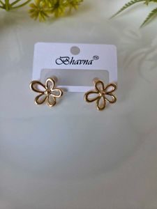 Cute Gold Flower Stud Earrings